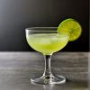 Gimlet drink z ginem i sokiem z limonki